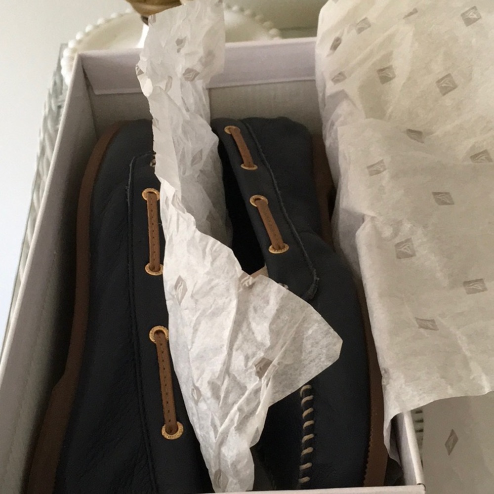 Sperry Sabrina Navy Leather Moccasin Flats with Tan Tassels - Picture 7 of 8
